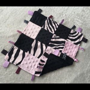 🌸NEW🌸Handmade quilted zebra Minky taggie